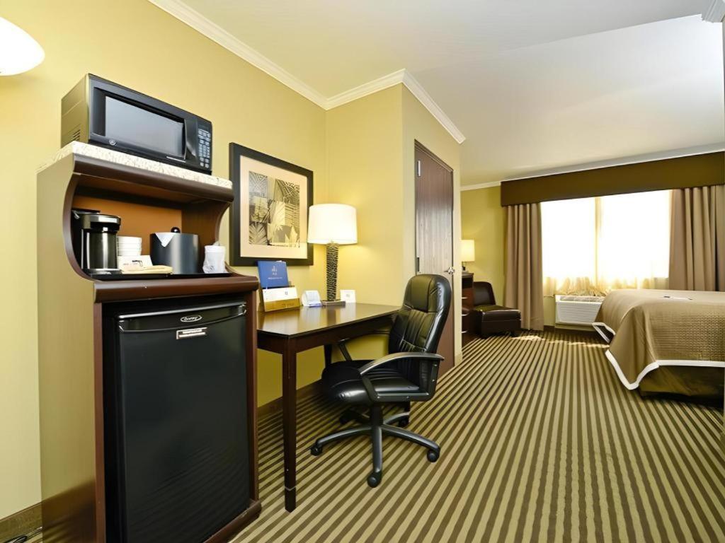 Best Western Plus Olathe Hotel Buitenkant foto