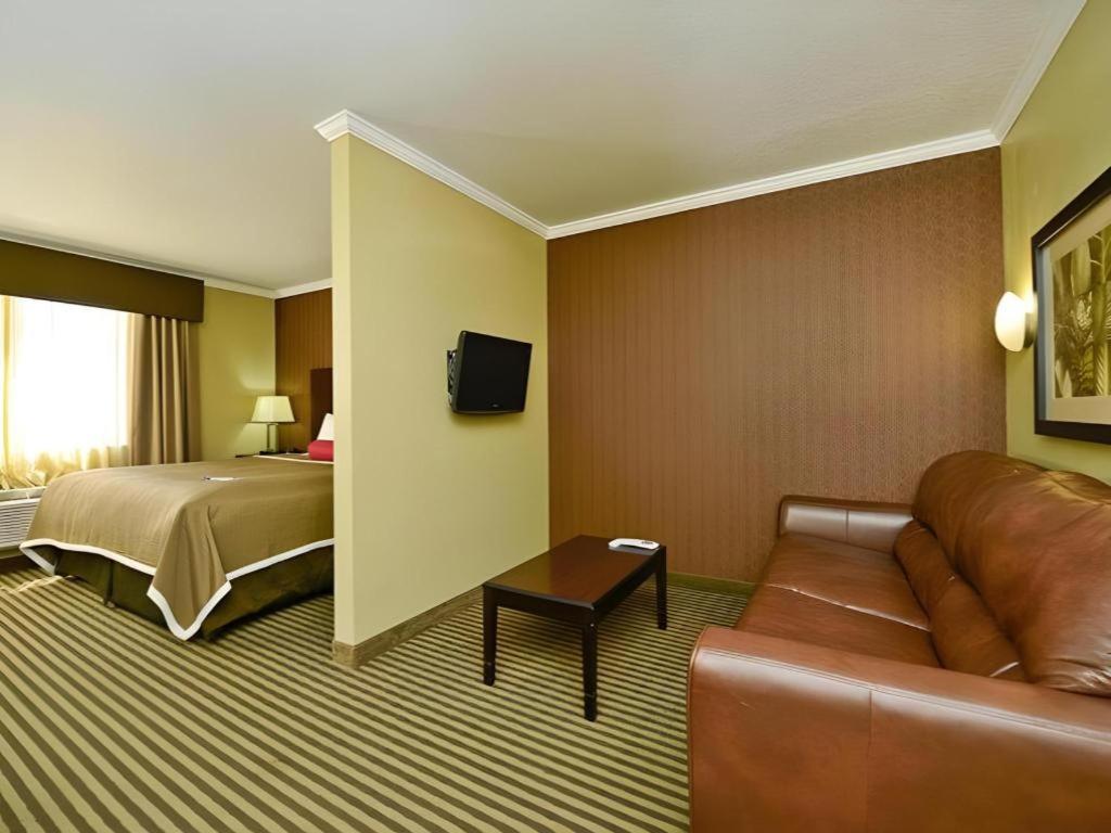 Best Western Plus Olathe Hotel Buitenkant foto