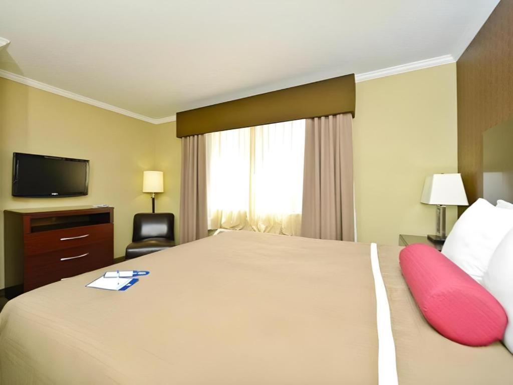 Best Western Plus Olathe Hotel Buitenkant foto